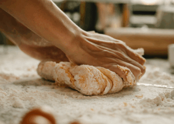 Bakker Mathieu vraagt klanten om weer met contant te betalen: “We gebruiken cash al eeuwen”