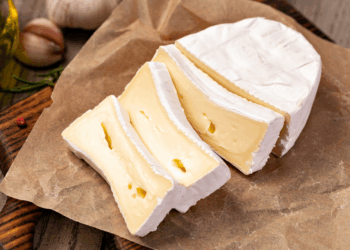 Grote paniek: “Al twee doden door listeria-bacterie, meer dan 40 kaassoorten uit de winkels”