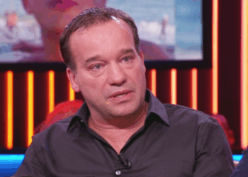 Telegraafjournalist Mick van Wely per direct ontslagen wegens grensoverschrijdend gedrag