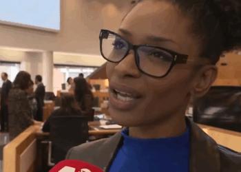 Sylvana Simons waarschuwt: “Als dit doorgaat, ben ik weg uit Nederland”