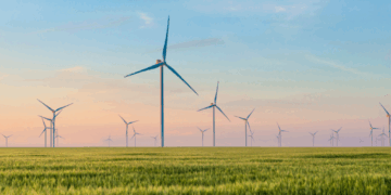 VIDEO: Boer haalt windmolen neer met zijn tractor na ruzie met gemeente