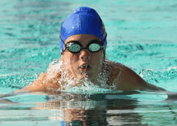 Verplichte badmuts of speedo in het buitenland? De échte reden zal je verrassen