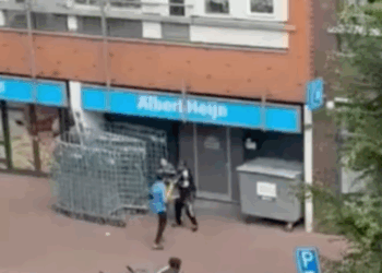 Winkeldief betrapt bij Albert Heijn: hardhandig ingrijpen zorgt voor virale beelden