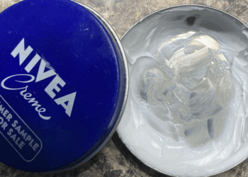 7 verassende dingen waarvoor je het blauwe Nivea-potje kan gebruiken