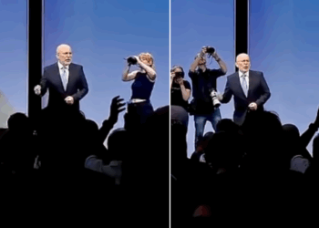 Frans Timmermans verliest zelfbeheersing en schreeuwt op partijcongres