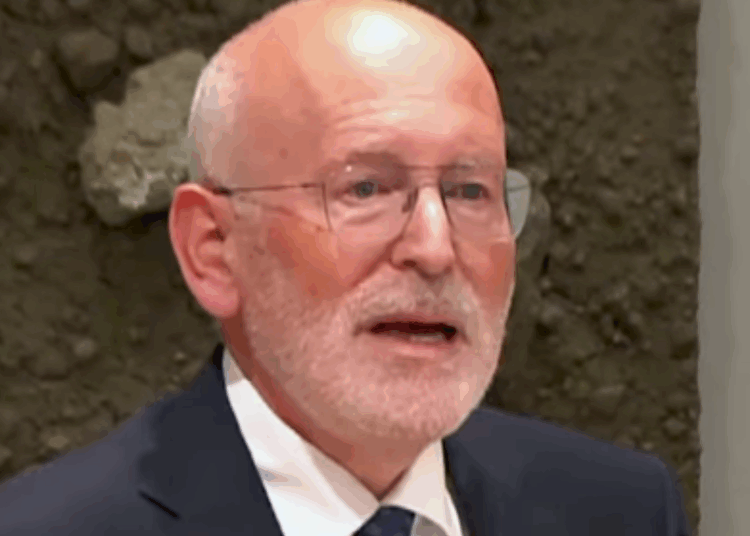 Frans Timmermans woest na rellen in Den Haag:  “Dit zijn Trumpiaanse toestanden door extreemrechts”