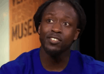 Slecht nieuws voor Akwasi: ‘Doek dreigt te vallen voor Omroep Zwart’