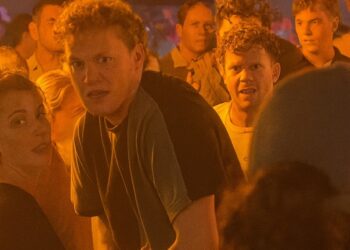 Volendamse jongeren laten hun kermis niet langer meer verpesten door nieuwkomers en grijpen (hard) in