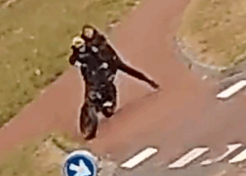 ZIEN: Zo eindigt het als twee jongens samen op één fatbike stappen