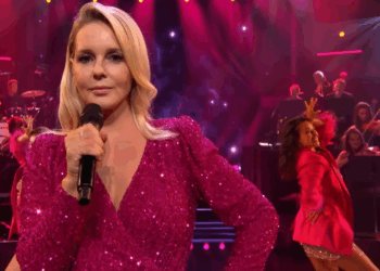 Chantal Janzen krijgt bakken kritiek over zich heen na Televizier-ring: “Totaal ongepast”