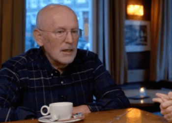 Frans Timmermans onthult dat hij nu zwaar beveiligd wordt – en de reden zorgt voor opschudding