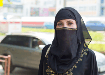 Giorgia Meloni kondigt verbod op gezichtsbedekkende kleding aan in Italië