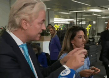 Pijnlijke beelden: Wilders zet Yesilgöz voor schut en biedt gelijk excuses aan