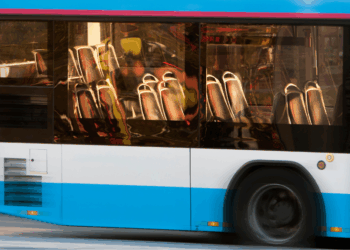 Ter Apel opnieuw in opspraak: nieuwkomer vernielt bus omdat hij niet wil betalen