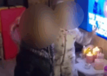 Discussie over moeder die kinderen laat dansen op anti-AZC-protestlied