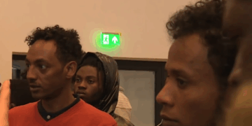 Asielzoekers op opvangboot in Haarlem starten hongerstaking