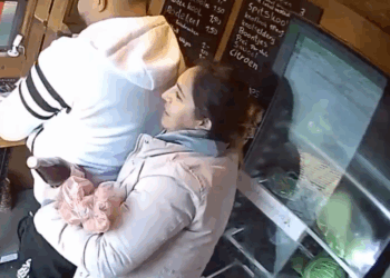 Boerderijwinkel leeggeroofd door dit stel nadat ze de verkeerde camera slopen