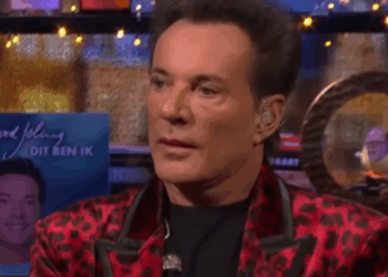 Gerard Joling is Jesse Klaver helemaal zat en sloopt hem op live televisie