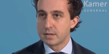 Jesse Klaver loopt blauwtje in formatie en reageert fel: “Hij heeft zichzelf voor schut gezet”