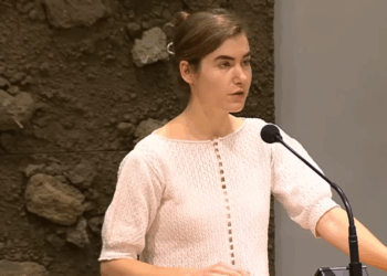 Lidewij de Vos komt met dé oplossing voor de energiecrisis: “Ze doet het weer hoor!”