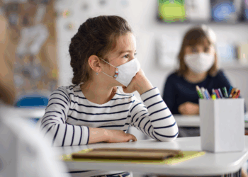 Middeleeuwse huidziekte opgedoken en grijpt om zich heen: “Scholen moeten dicht!”