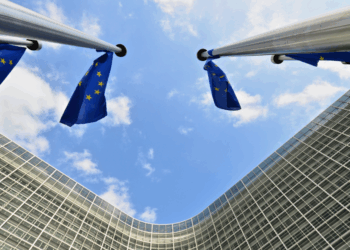 Schandaal slaat in als een bom: Europese topfunctionarissen mogelijk betrokken bij fraude