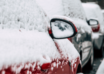 Baas rijkswaterstaat waarschuwt bevolking: “Dit gebeurt er als je nu met zomerbanden de weg op gaat”