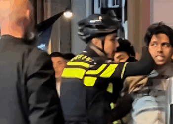 Heftig politieoptreden in Den Haag zorgt voor felle discussie op sociale media