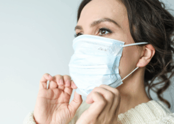 Mondmaskers opnieuw verplicht in Belgische ziekenhuizen: dit is de reden achter de maatregel