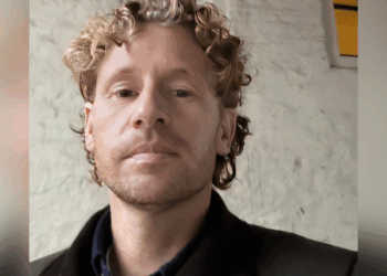 Nieuwe opnames voor Bureau: dit is de stad waar Ewout Genemans nu heen gaat