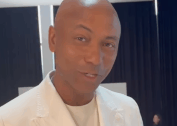 Humberto Tan spreekt zich kritisch uit over Donald Trump en veroorzaakt discussie