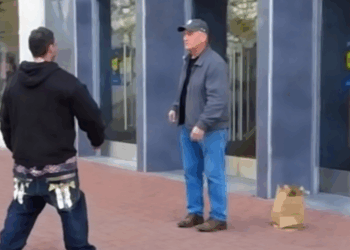 Van stoer gedrag naar knock-out: jongeman zoekt ruzie met oudere man en krijgt onverwachte les