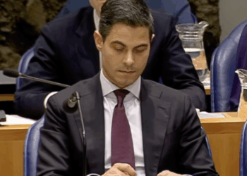 Waarom het optreden van premier Jetten in de Tweede Kamer onder een vergrootglas ligt