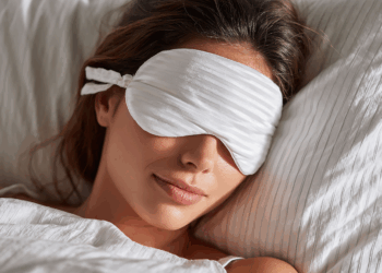 Zo kun je ’s nachts minder vaak uit bed om te plassen, volgens uroloog