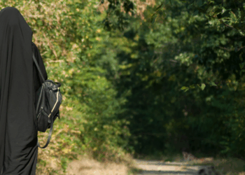 Karima doet haar verhaal na incident in viszaak en dat zorgt voor landelijke discussie