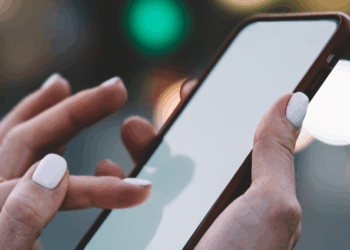 Zeg dit woord nooit tegen anonieme bellers: zo proberen oplichters je te misleiden