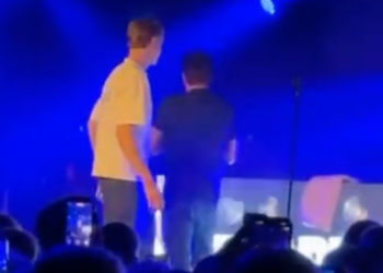 Gerard Joling reageert op escalatie tijdens optreden na opvallend moment met bezoeker