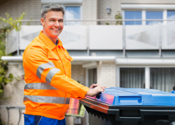 Hoeveel verdient een vuilnisophaler echt? Dit zijn de cijfers (en waarom het werk zwaarder is dan je denkt)