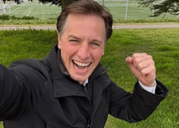 Laurens Dassen (Volt) onder vuur na reactie op verlies Orbán: ‘Heel triest’