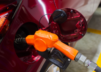 Benzineprijs in Nederland stijgt naar recordhoogte: dit is de oorzaak en wat het betekent