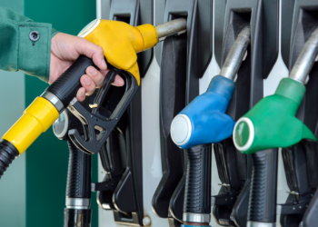 Benzine weer richting recordprijzen? Dit scenario baart experts zorgen