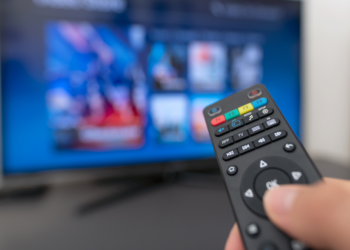 Komt er een verplichte NPO Start-knop op afstandsbedieningen? Dit is het plan