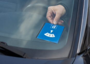 Waarom een oude parkeerschijf je duur kan komen te staan in een blauwe zone