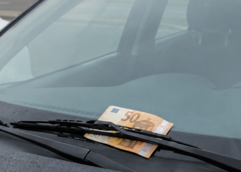 Automobilisten opgelet: dit briefje onder je ruitenwisser kan je duur komen te staan