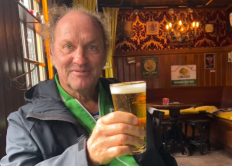 Fred uit B&B Vol Liefde verkoopt zijn eigen kunst: zoveel kost een werk van hem