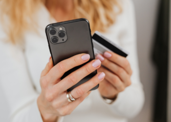 KPN en Vodafone verhogen opnieuw de prijzen: zoveel gaan klanten extra betalen